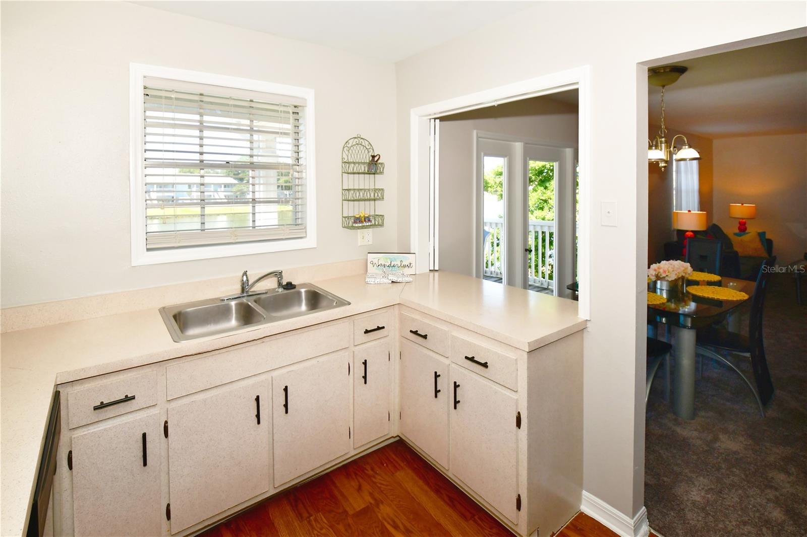 Image 13 of 53 For 204 Pompano Drive Se D