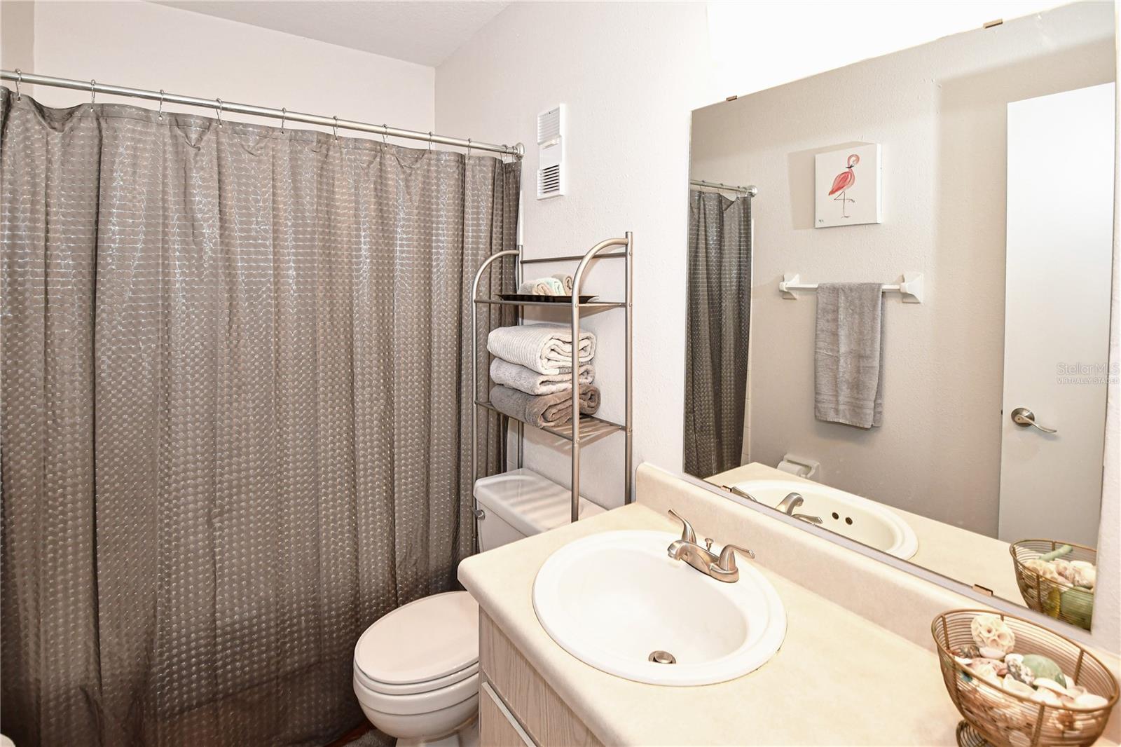 Image 22 of 53 For 204 Pompano Drive Se D