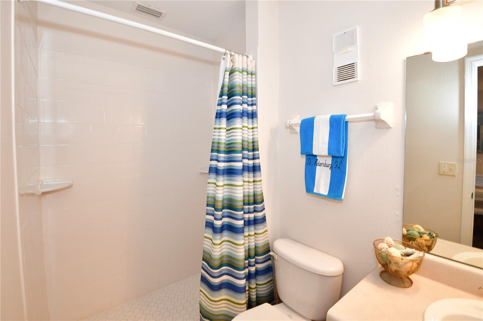 Image 28 of 53 For 204 Pompano Drive Se D