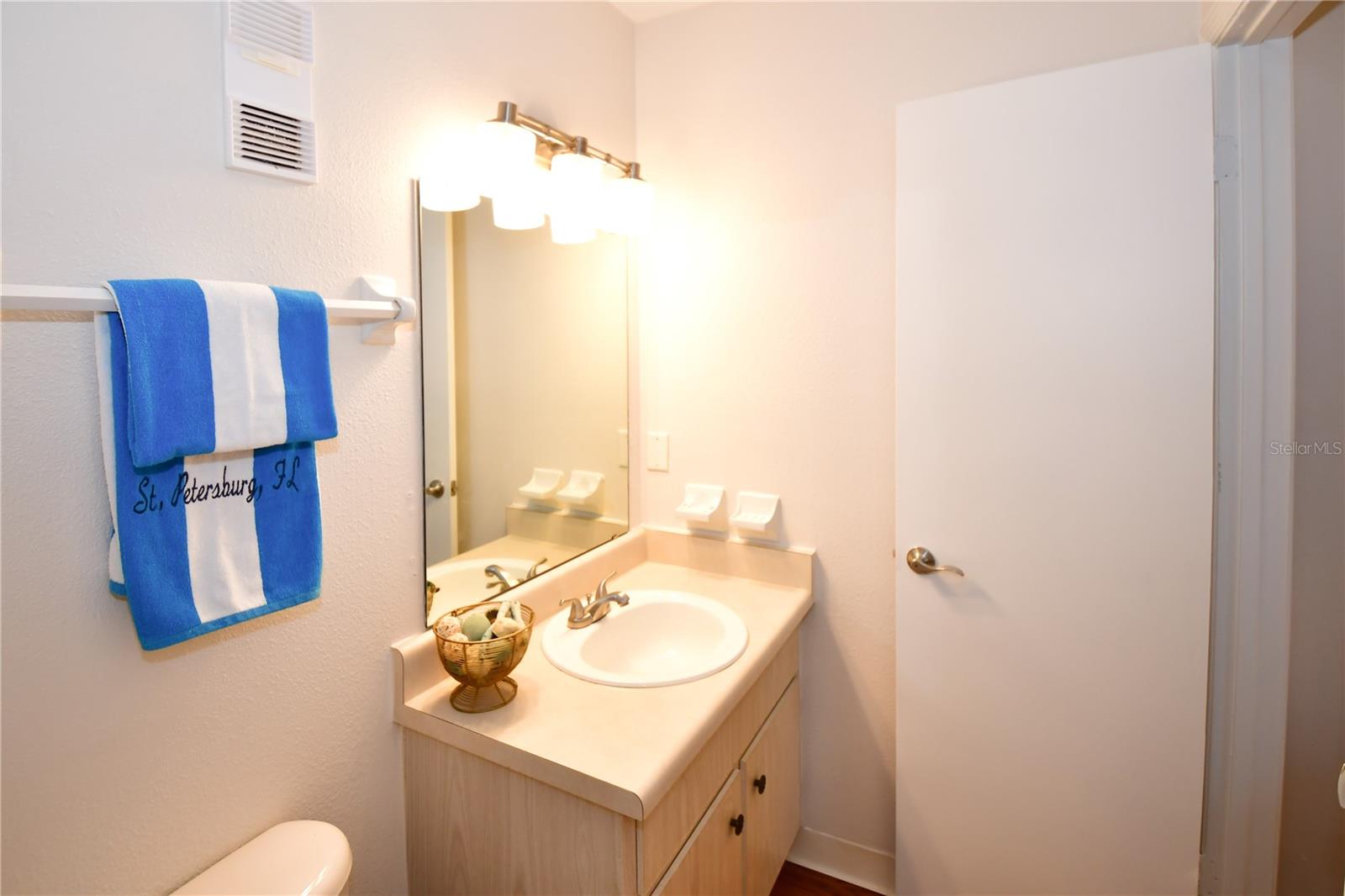 Image 29 of 53 For 204 Pompano Drive Se D