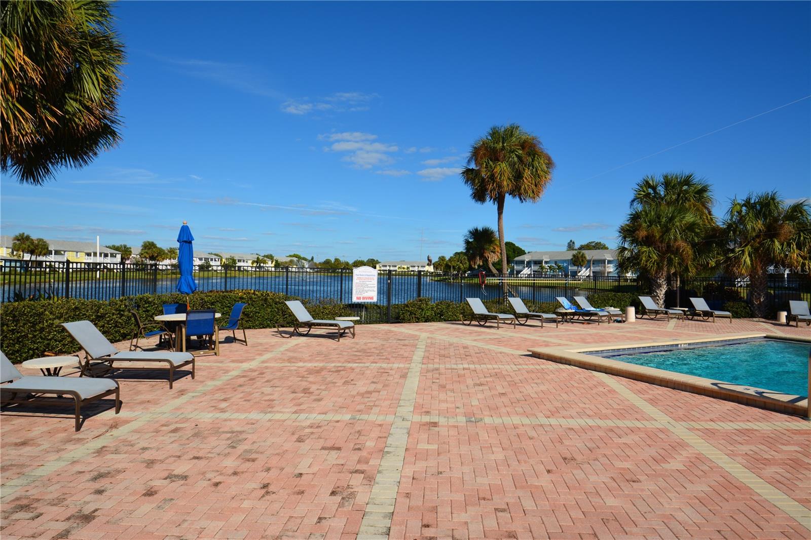 Image 37 of 53 For 204 Pompano Drive Se D