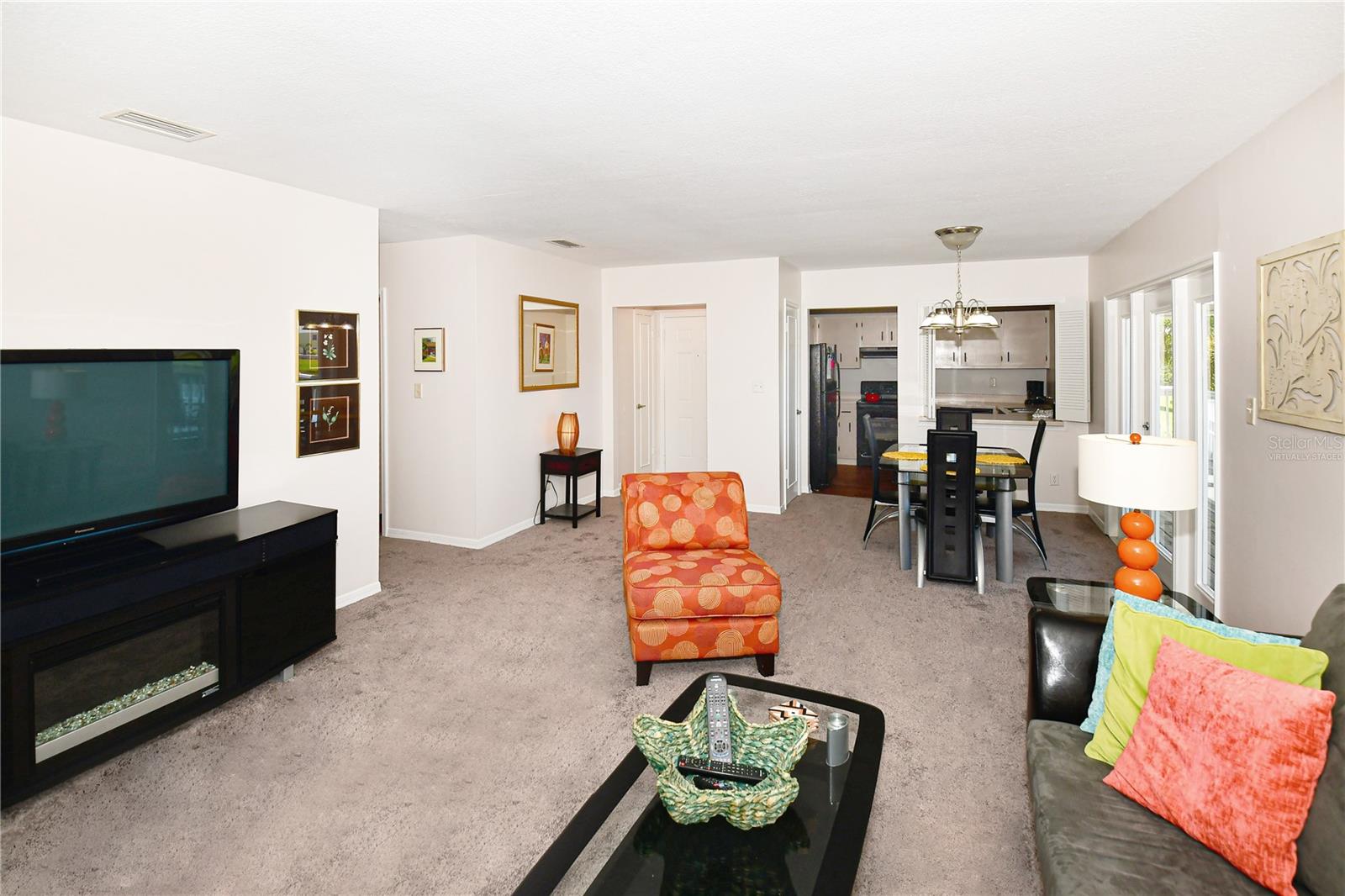 Image 7 of 53 For 204 Pompano Drive Se D