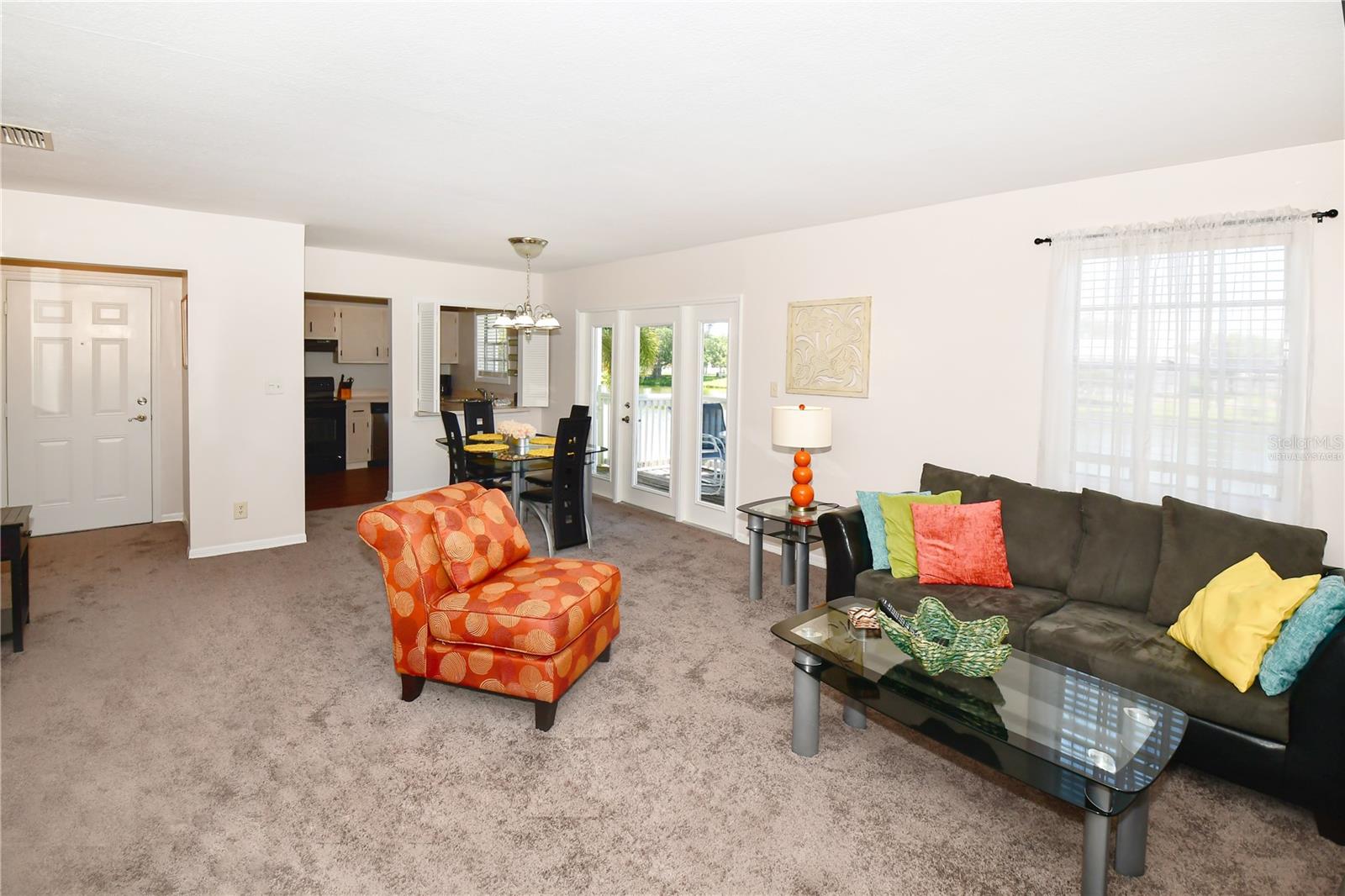 Image 8 of 53 For 204 Pompano Drive Se D