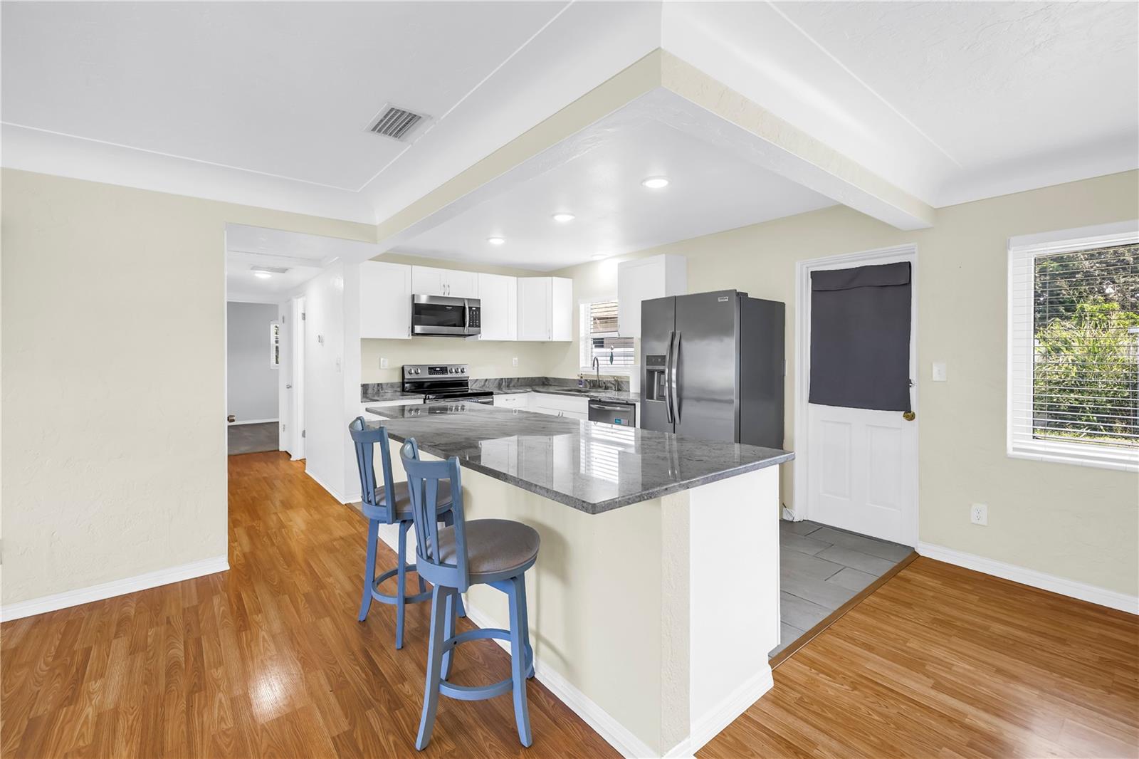 Listing photo id 9 for 6195 28th Avenue N
