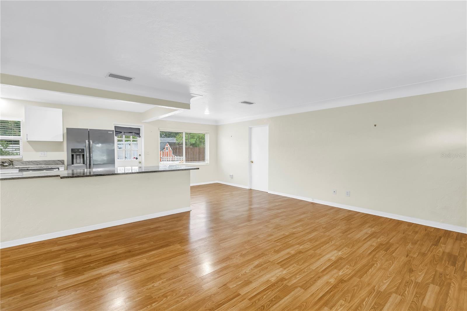 Listing photo id 11 for 6195 28th Avenue N