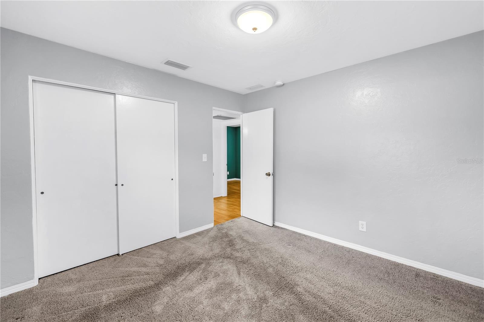 Listing photo id 12 for 6195 28th Avenue N