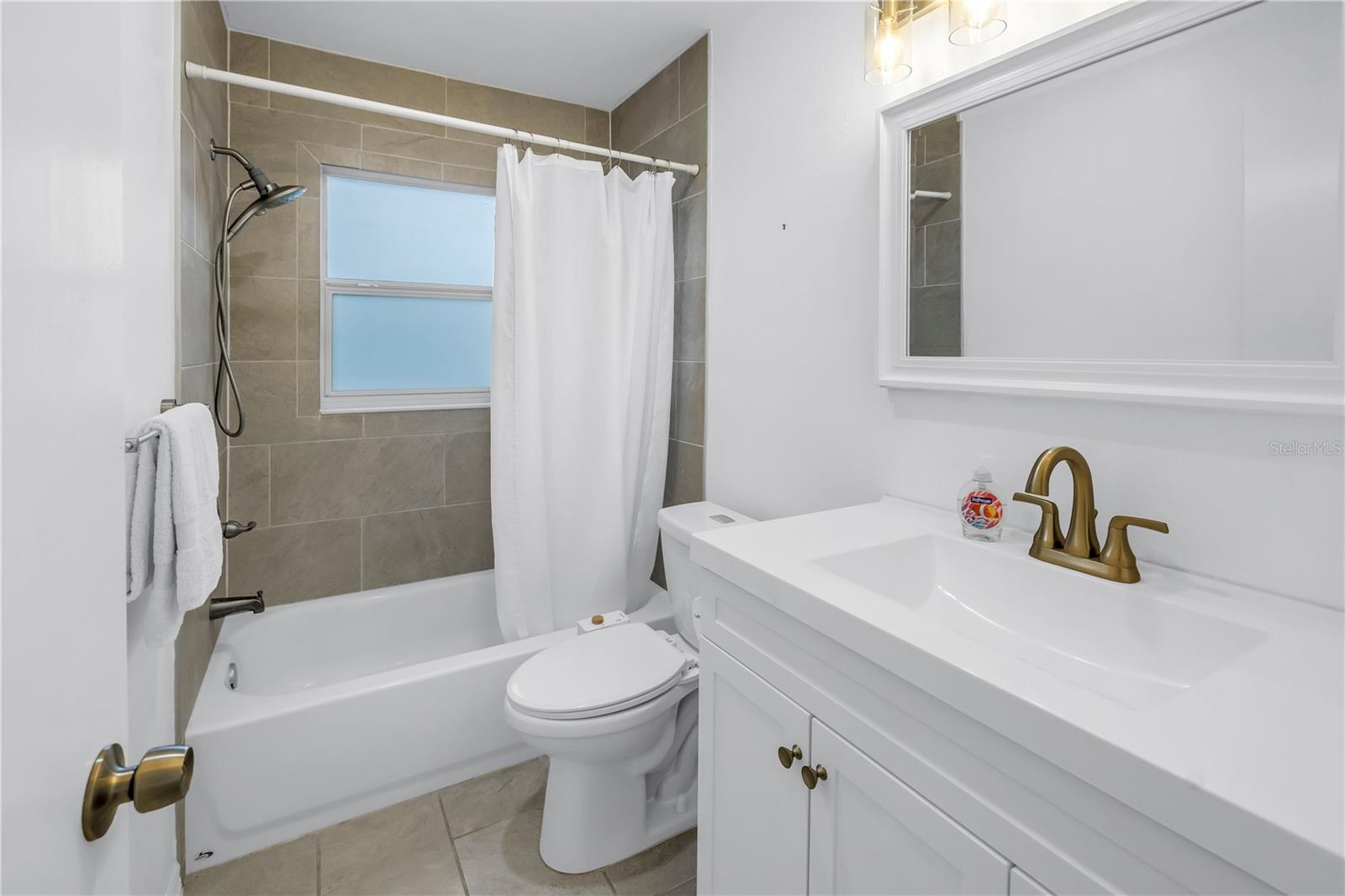 Listing photo id 14 for 6195 28th Avenue N