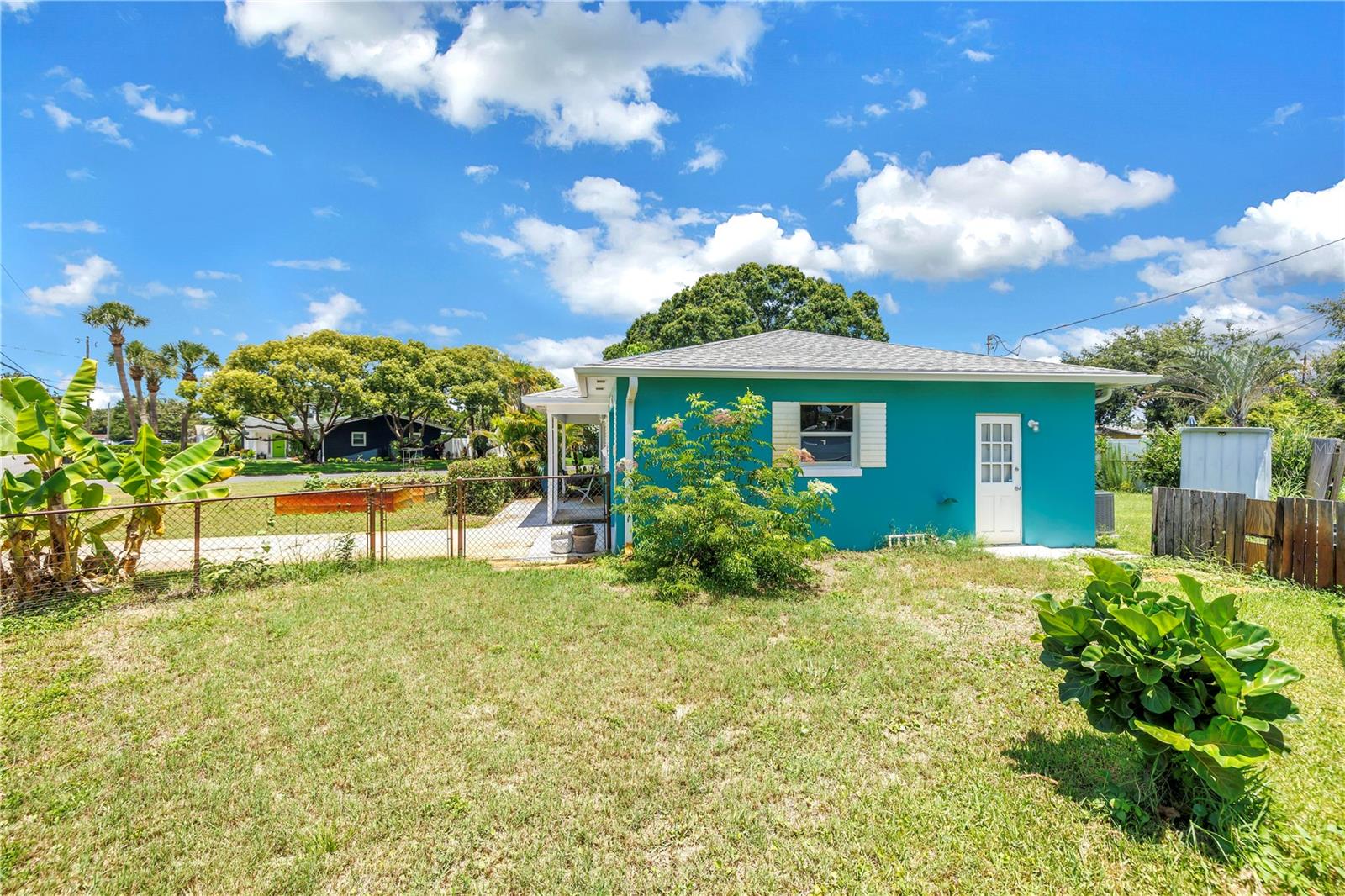Listing photo id 20 for 6195 28th Avenue N