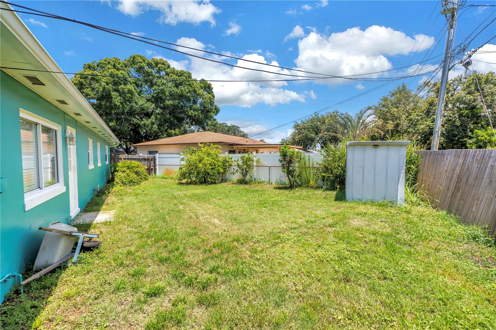 Listing photo id 21 for 6195 28th Avenue N