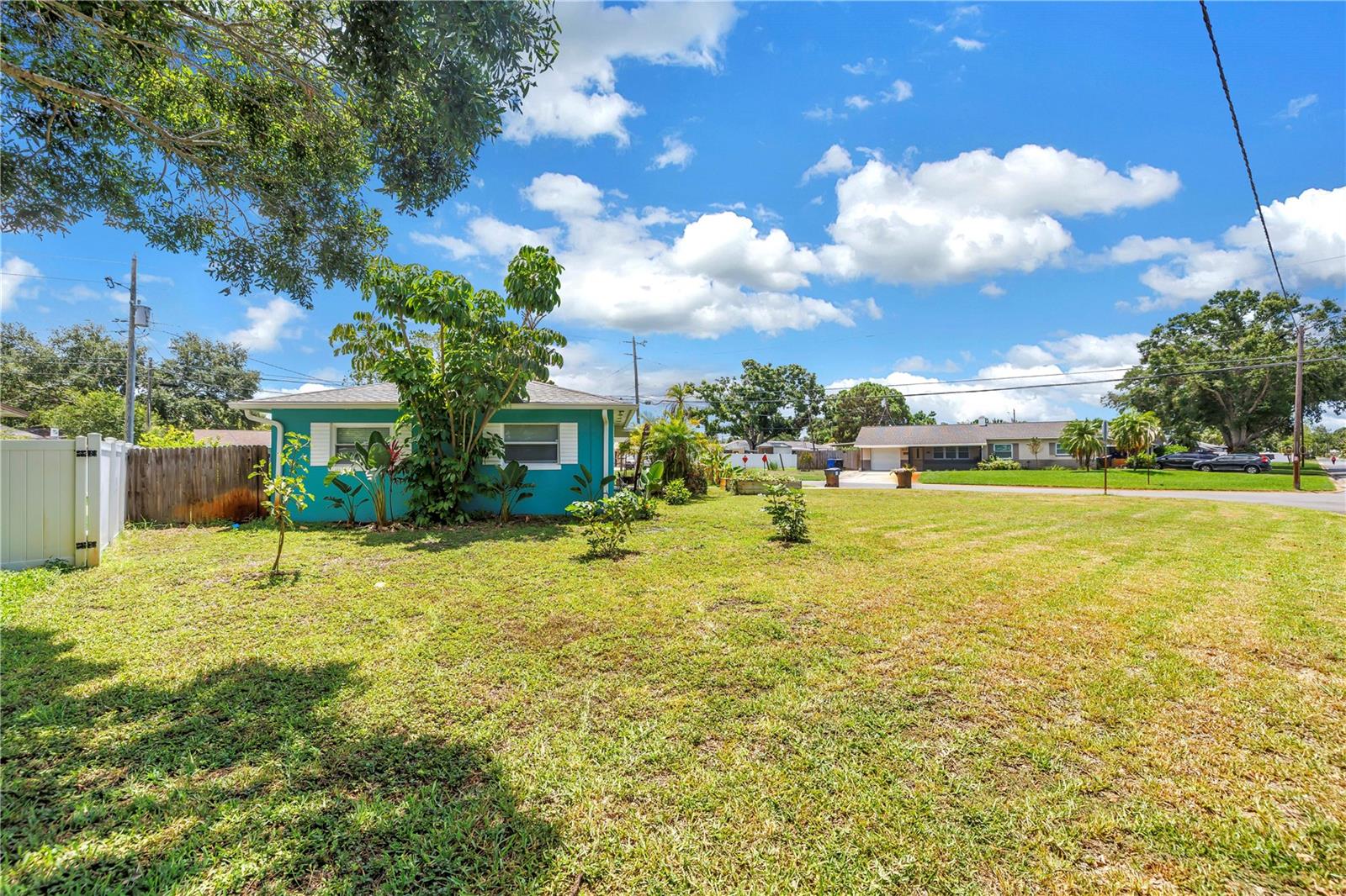 Listing photo id 22 for 6195 28th Avenue N