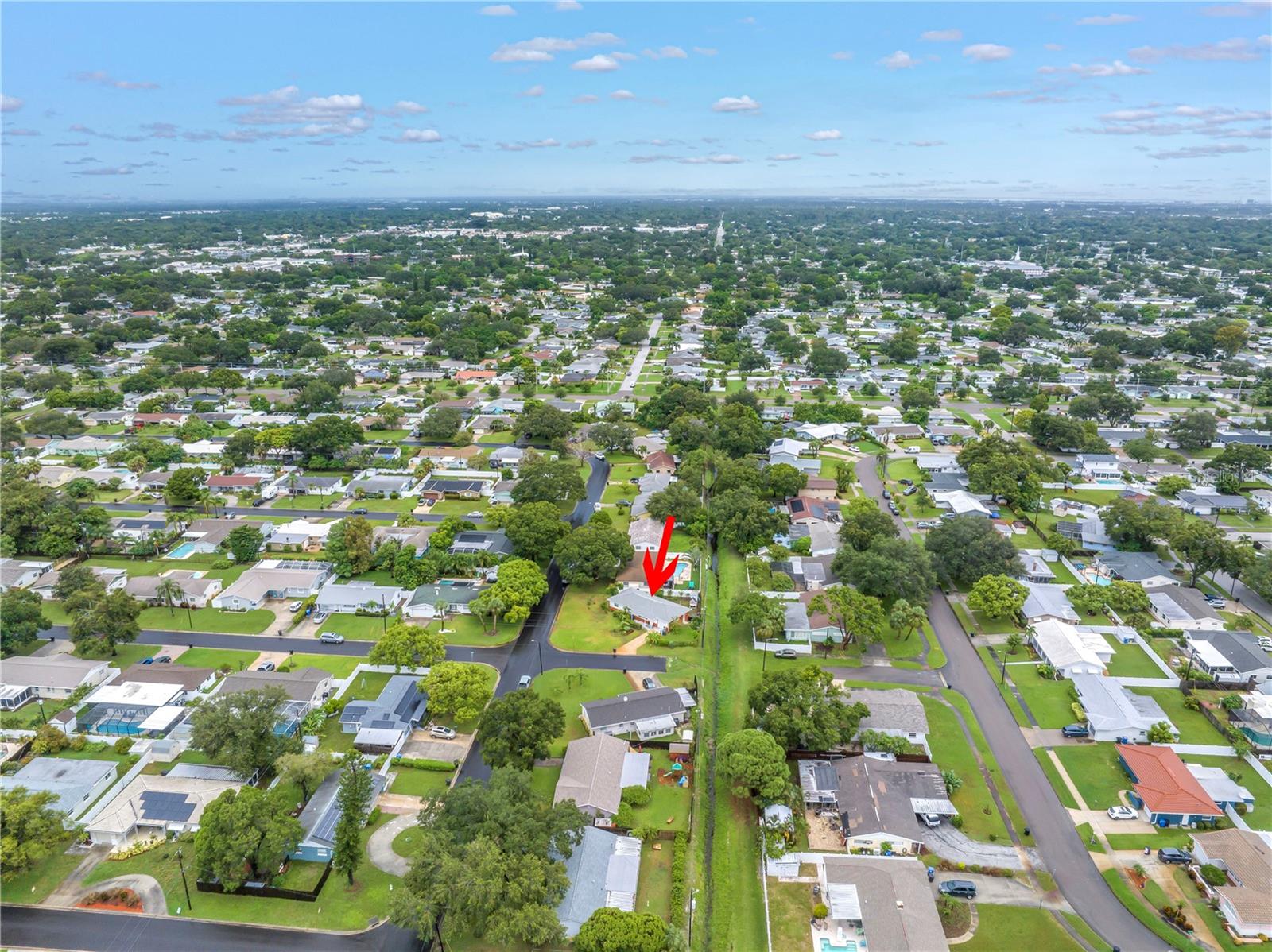 Listing photo id 25 for 6195 28th Avenue N