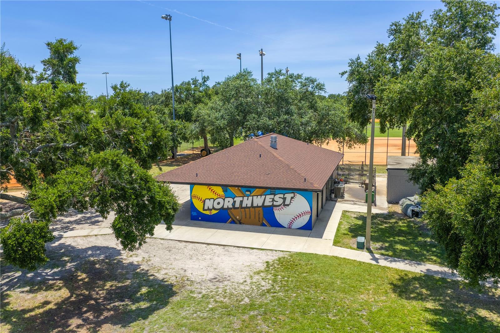 Listing photo id 26 for 6195 28th Avenue N