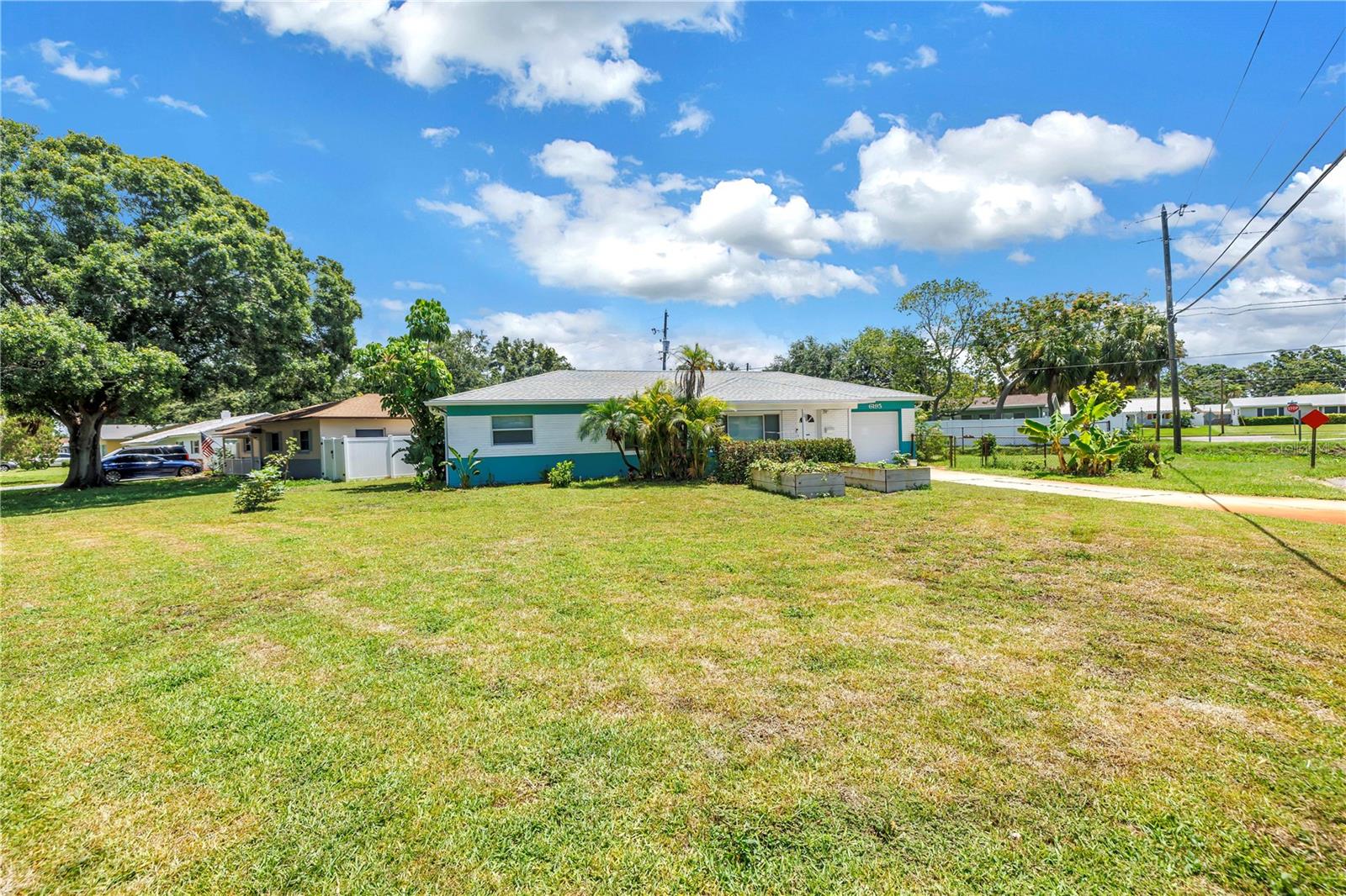 Listing photo id 1 for 6195 28th Avenue N