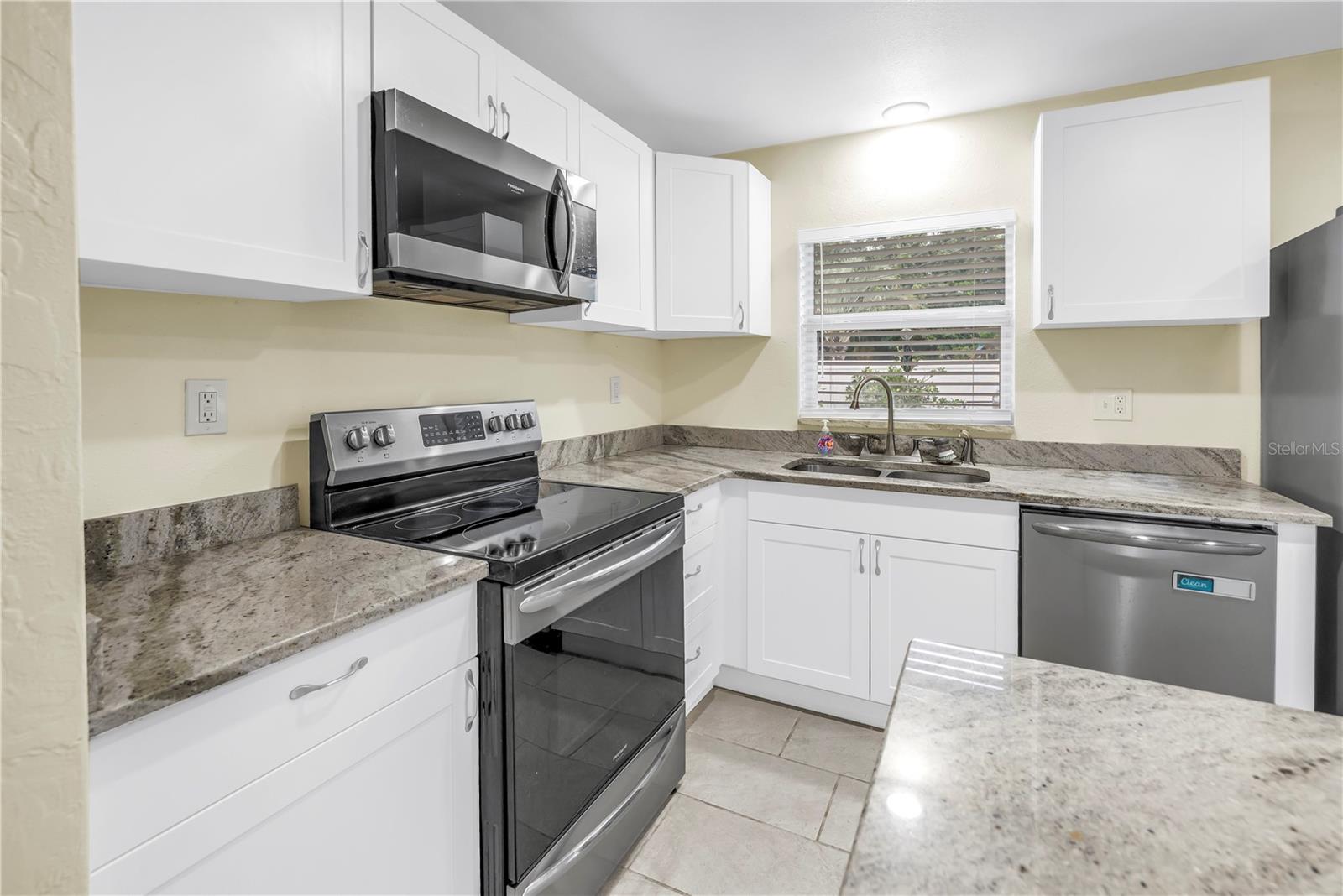 Listing photo id 4 for 6195 28th Avenue N
