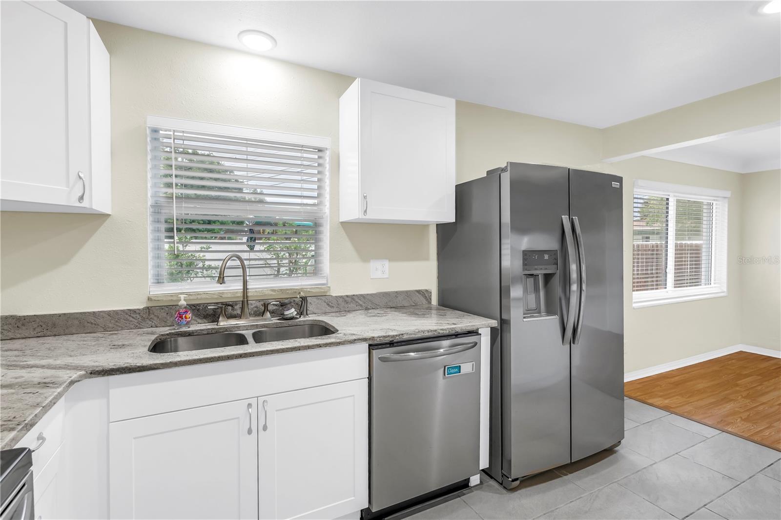 Listing photo id 5 for 6195 28th Avenue N