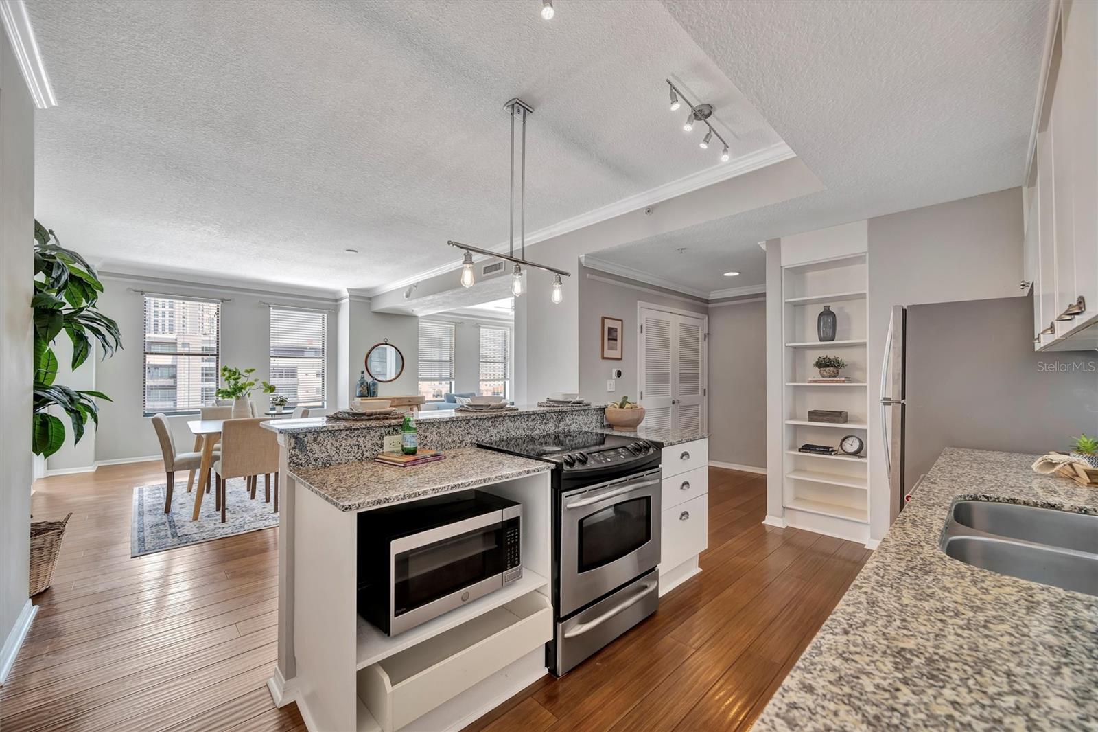 Image 15 of 39 For 226 5th Avenue N 605
