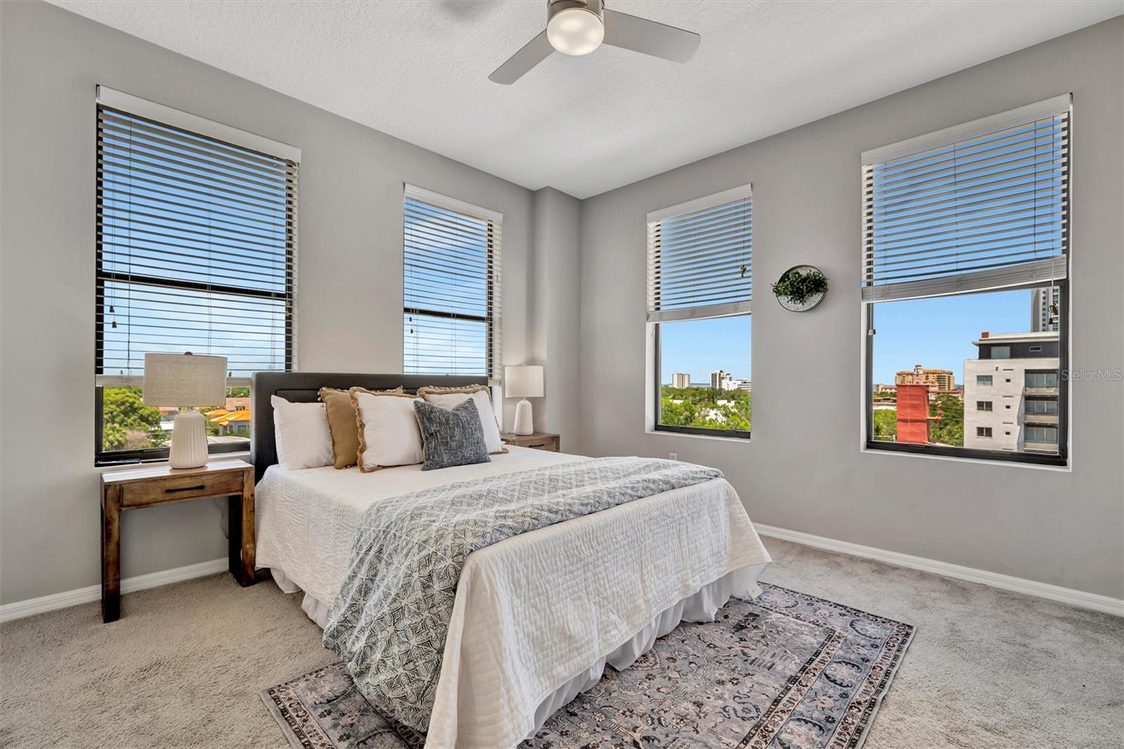 Image 20 of 39 For 226 5th Avenue N 605