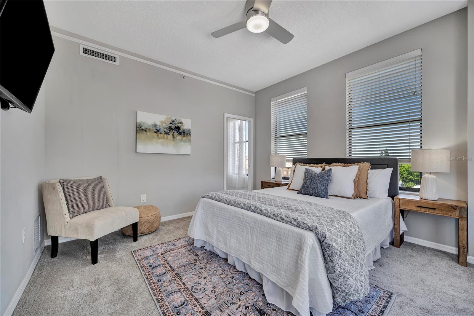 Image 21 of 39 For 226 5th Avenue N 605