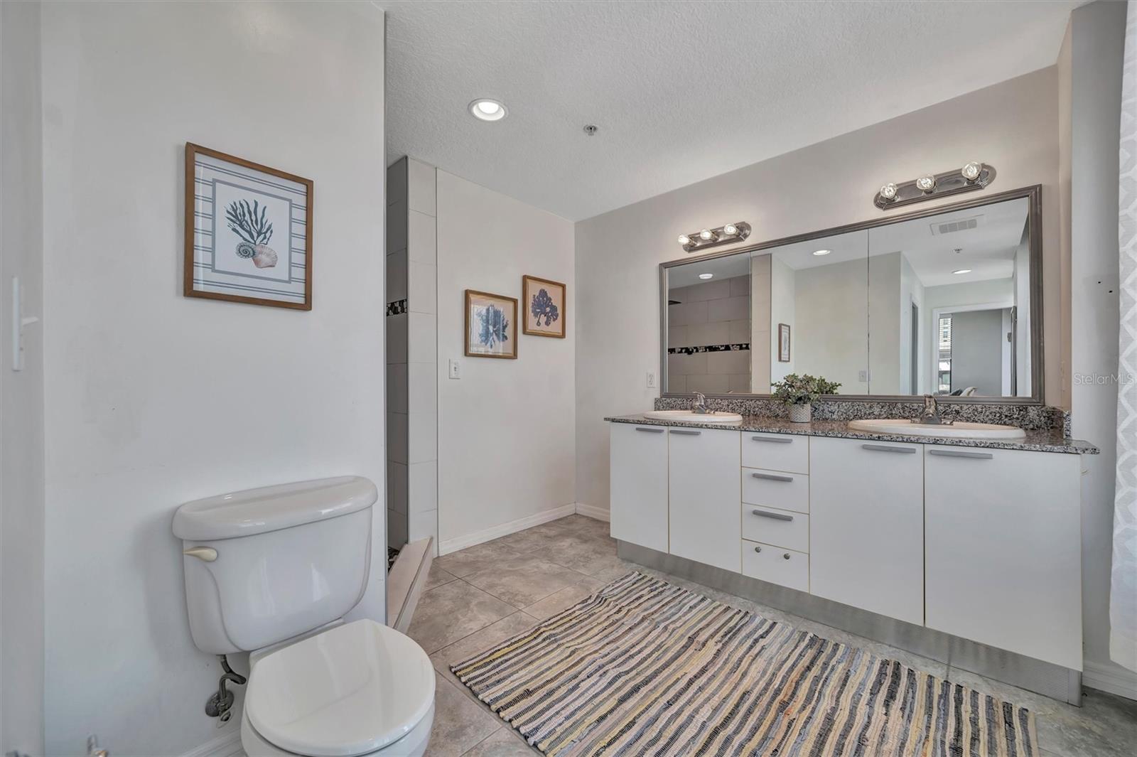 Image 23 of 39 For 226 5th Avenue N 605