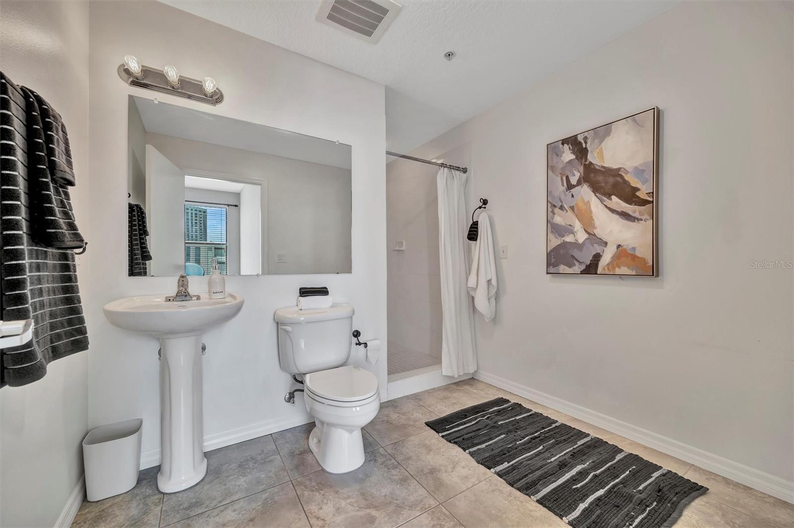 Image 25 of 39 For 226 5th Avenue N 605