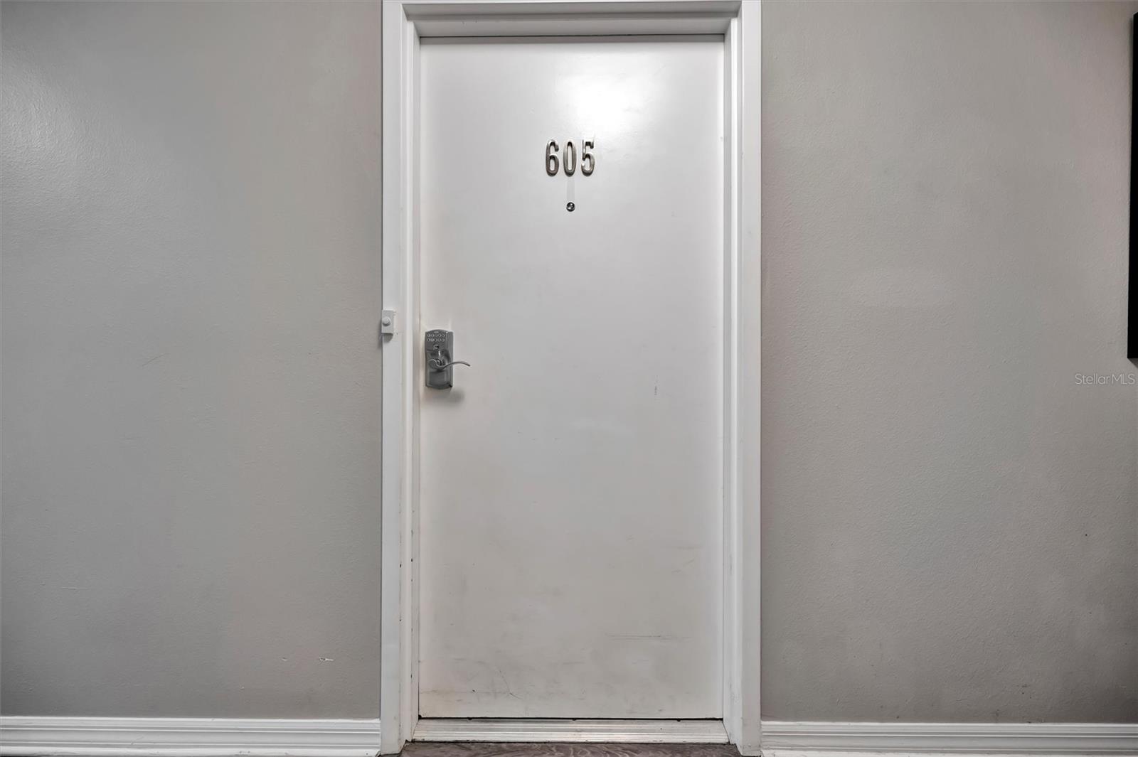 Image 4 of 39 For 226 5th Avenue N 605
