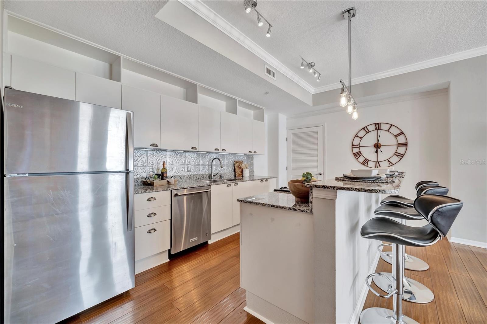 Image 7 of 39 For 226 5th Avenue N 605