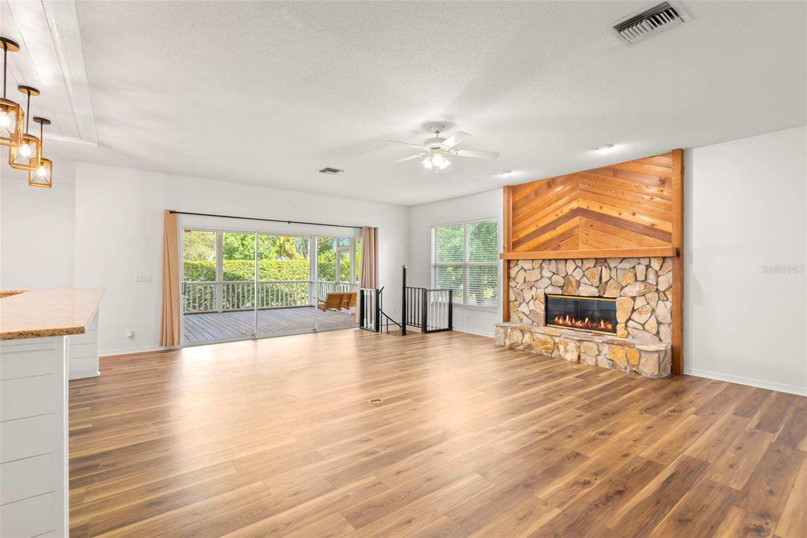 Image 15 of 36 For 859 Harbor Hill Drive