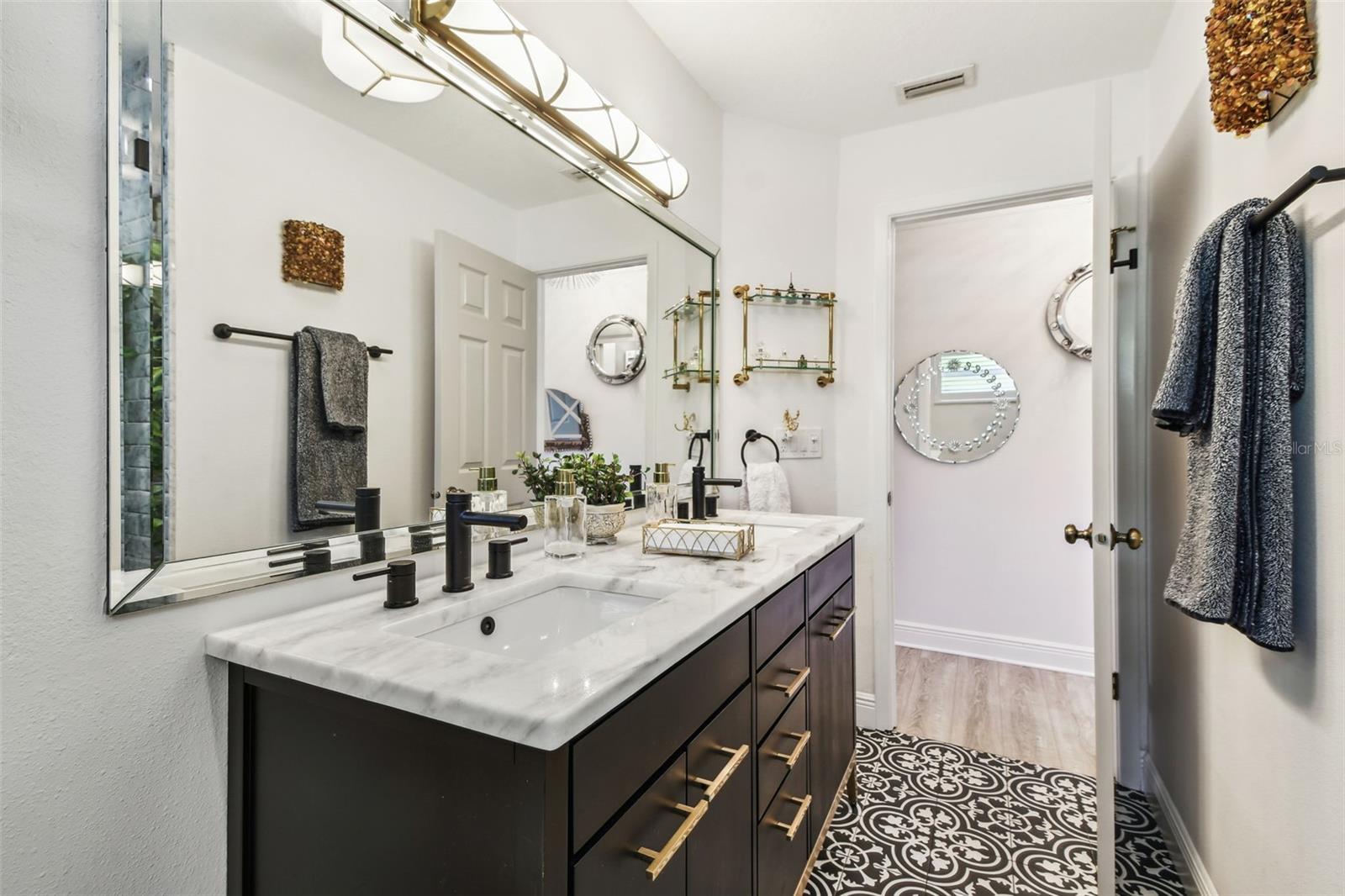 Image 33 of 53 For 1432 50th Avenue Ne