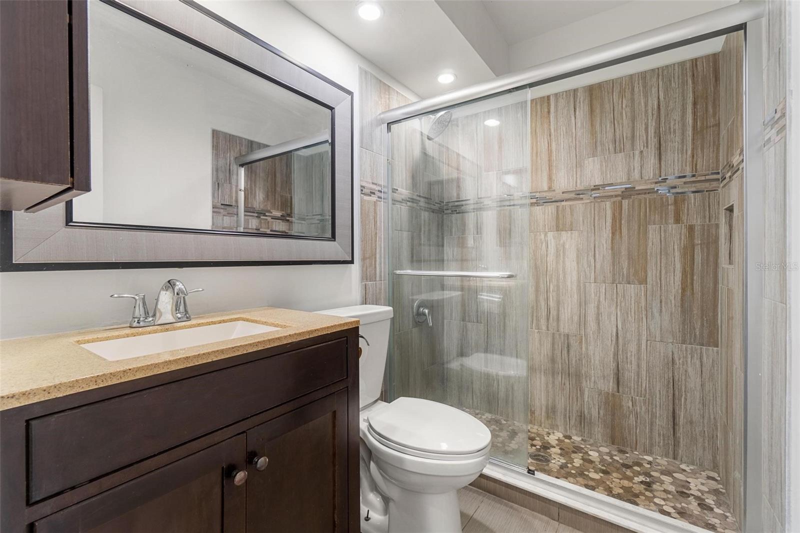 Image 11 of 15 For 3206 Azeele Street 120