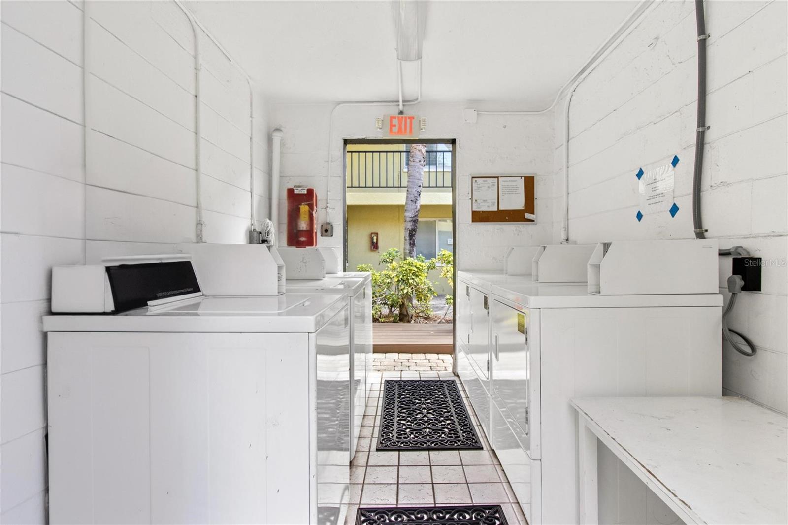 Image 13 of 15 For 3206 Azeele Street 120