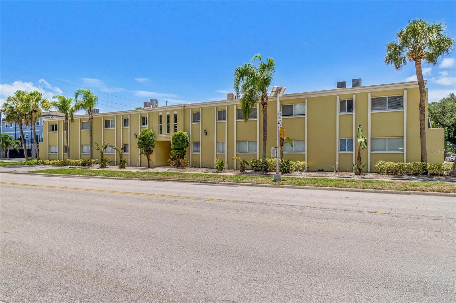 Image 3 of 15 For 3206 Azeele Street 120