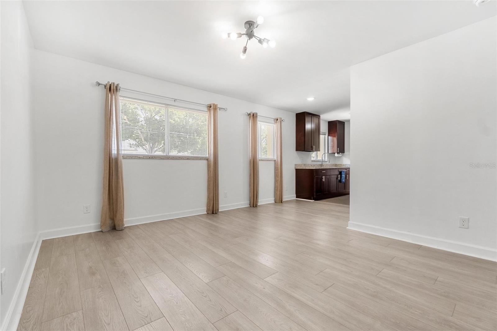 Image 6 of 15 For 3206 Azeele Street 120