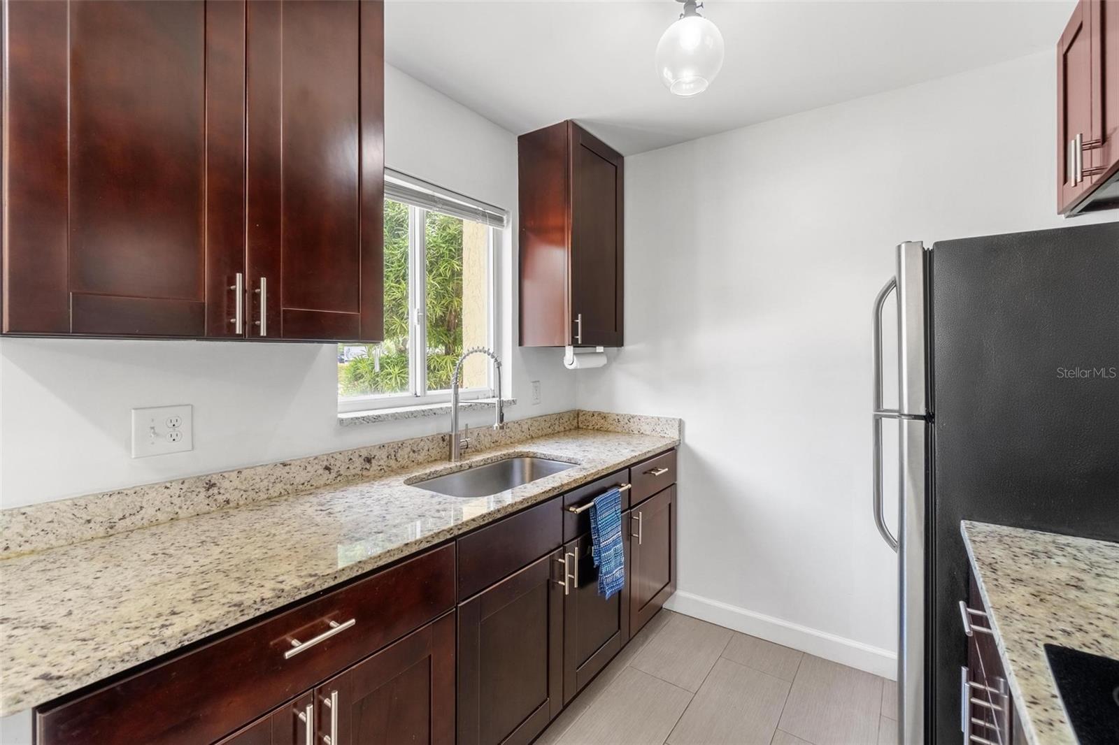 Image 7 of 15 For 3206 Azeele Street 120