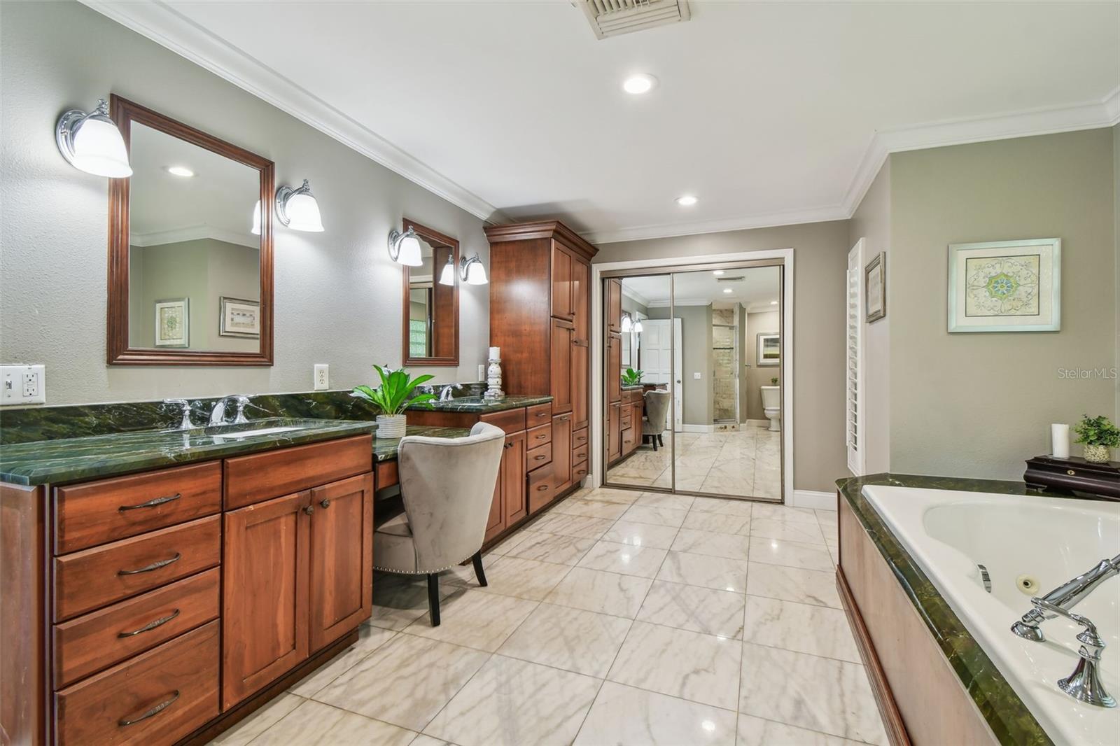 Image 40 of 100 For 16205 Sentry Woods Court
