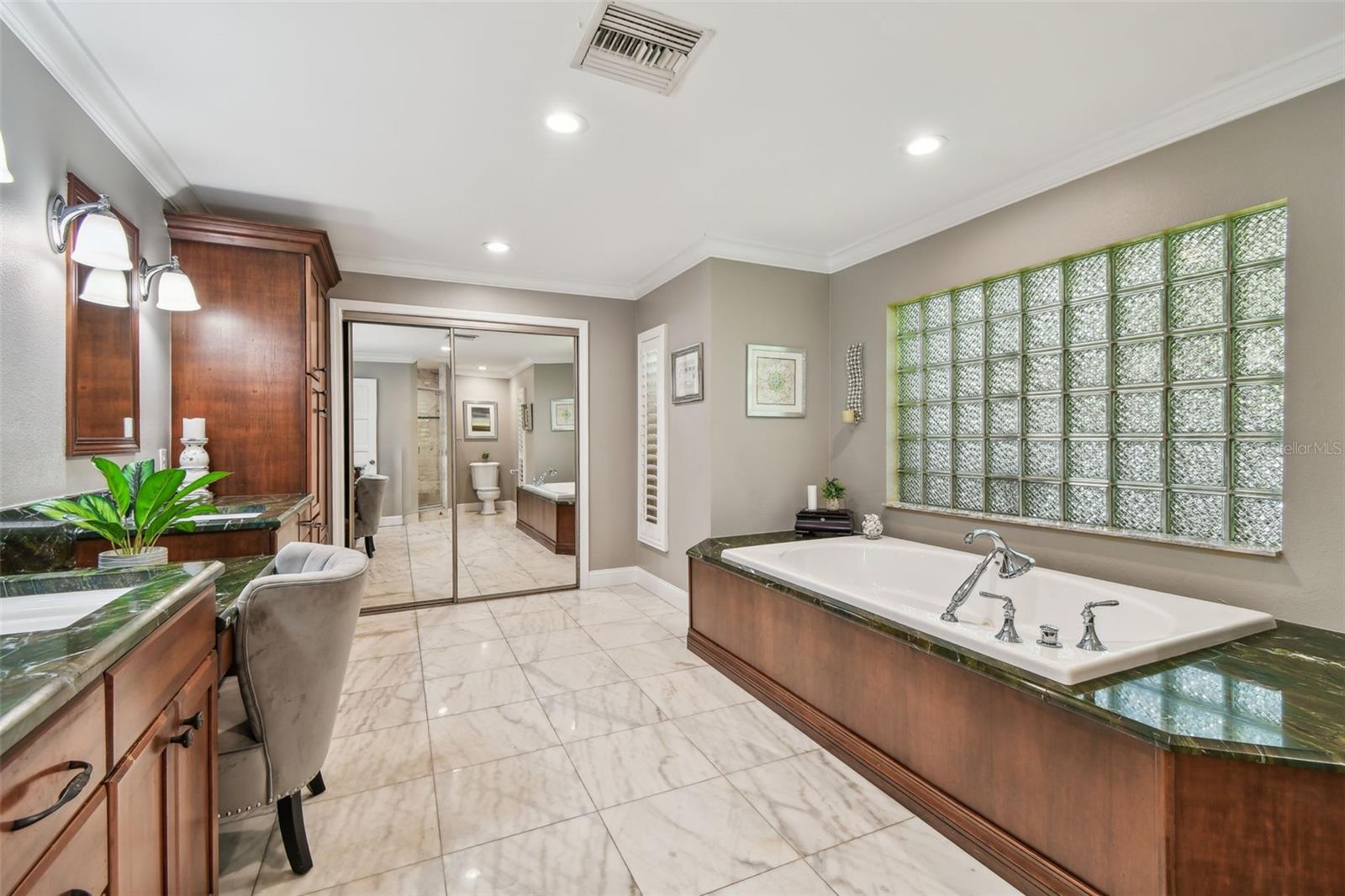 Image 41 of 100 For 16205 Sentry Woods Court