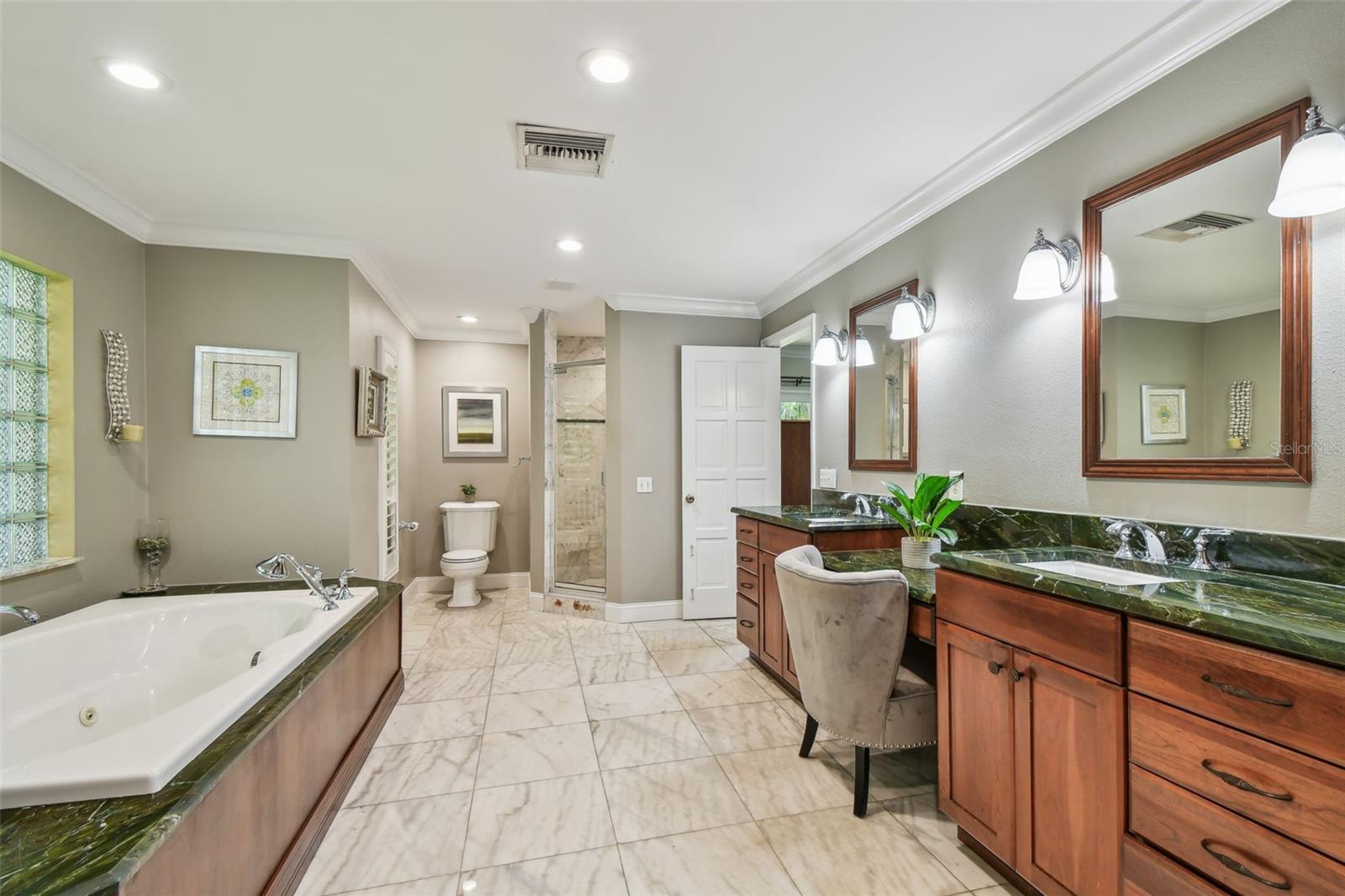 Image 42 of 100 For 16205 Sentry Woods Court