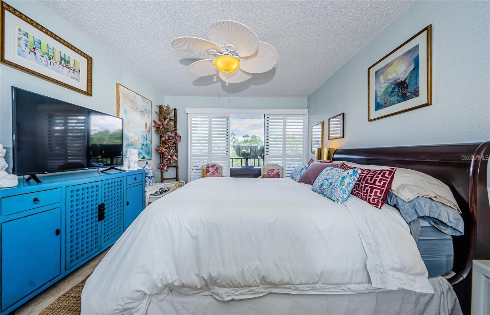 Image 22 of 42 For 150 Belleview Boulevard 403