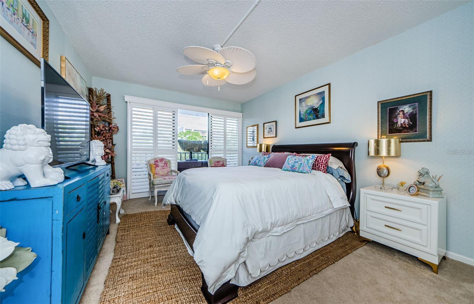 Image 23 of 42 For 150 Belleview Boulevard 403