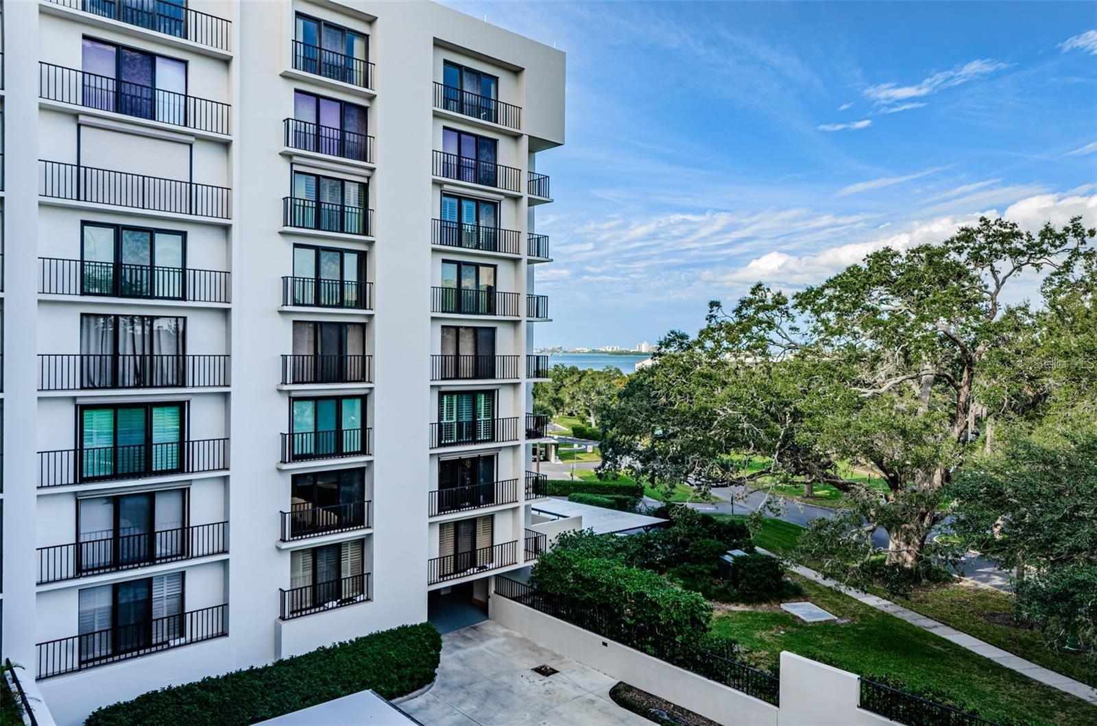 Image 33 of 42 For 150 Belleview Boulevard 403