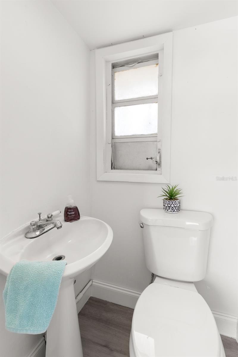 Image 31 of 35 For 4414 Hanna Avenue