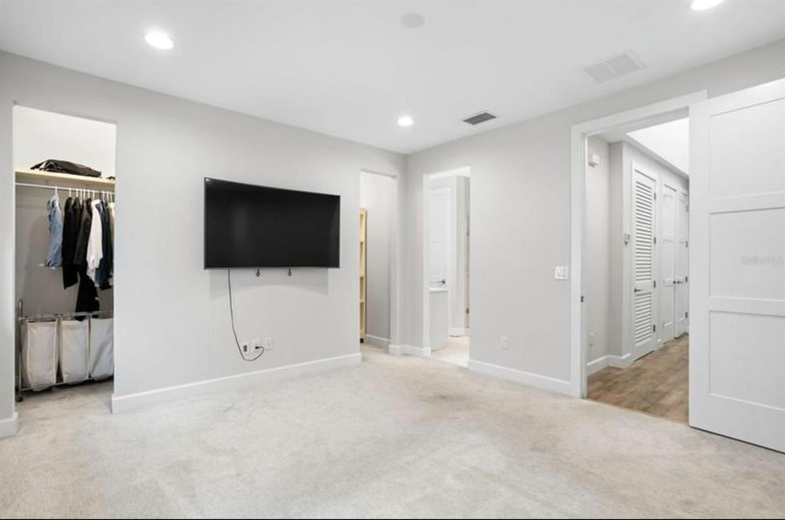 Image 11 of 24 For 1330 Gray Street 5