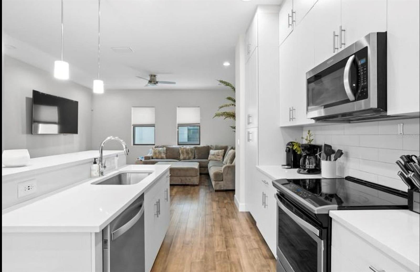 Image 3 of 24 For 1330 Gray Street 5