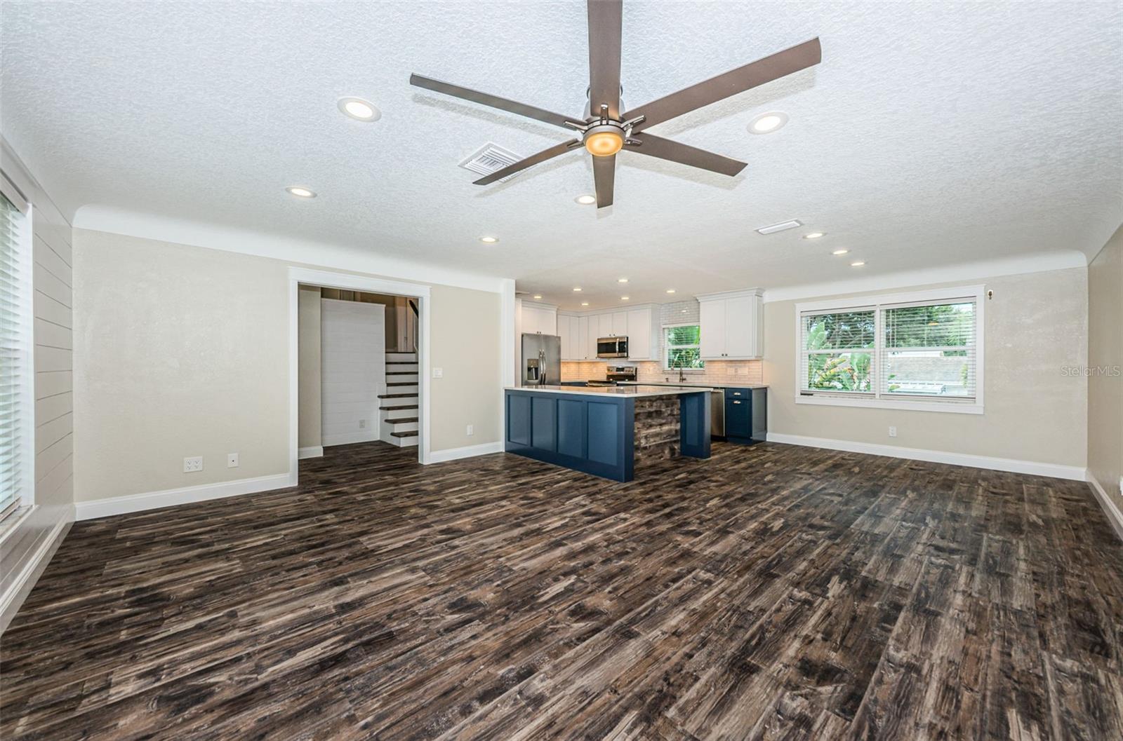 Image 13 of 56 For 13548 Bellewood Avenue