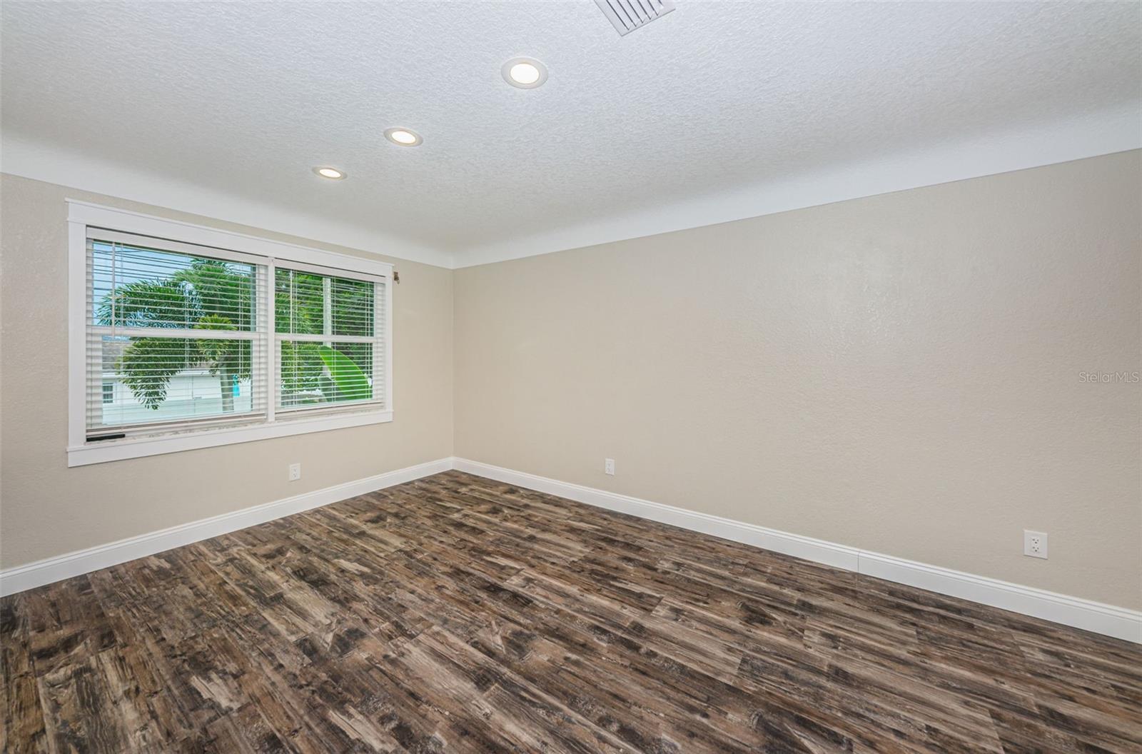 Image 14 of 56 For 13548 Bellewood Avenue