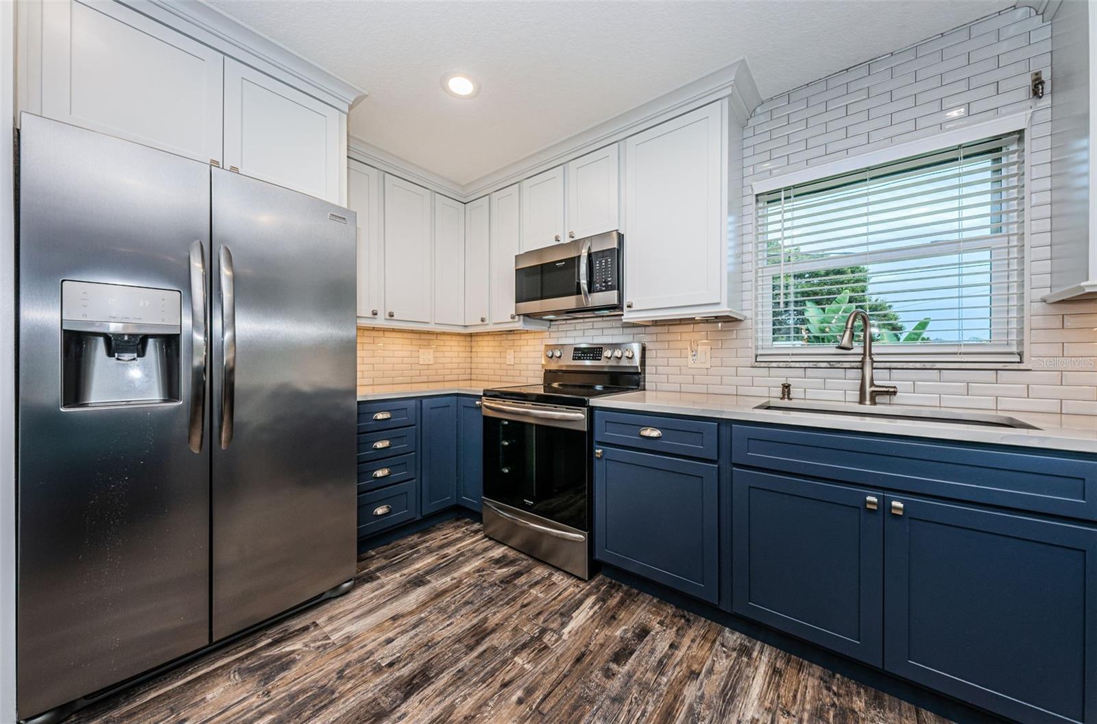 Image 19 of 56 For 13548 Bellewood Avenue