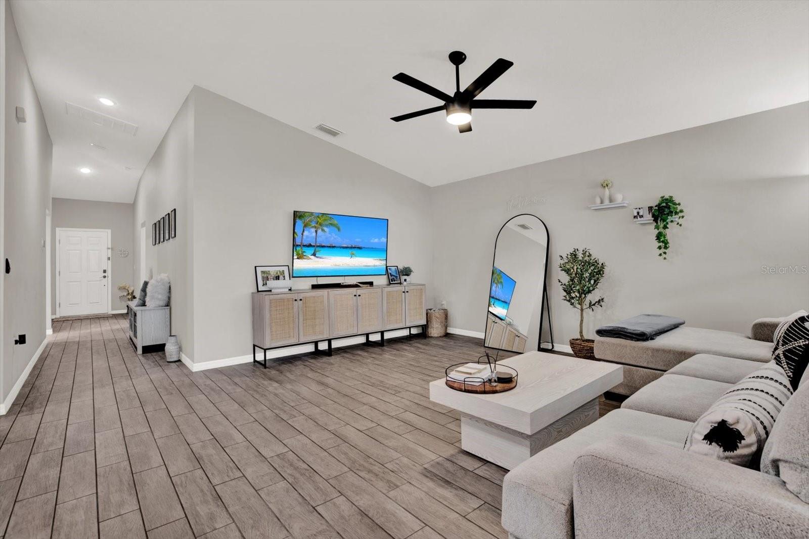 Image 4 of 31 For 13111 Fruitville Way
