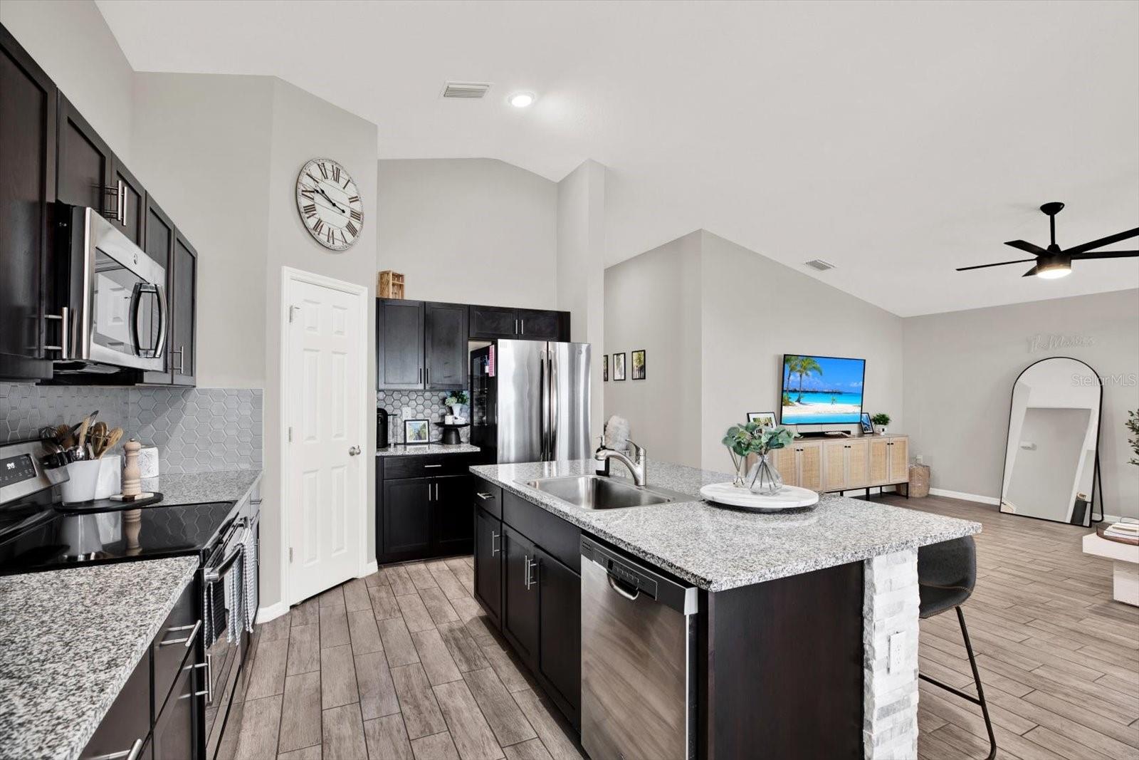Image 9 of 31 For 13111 Fruitville Way