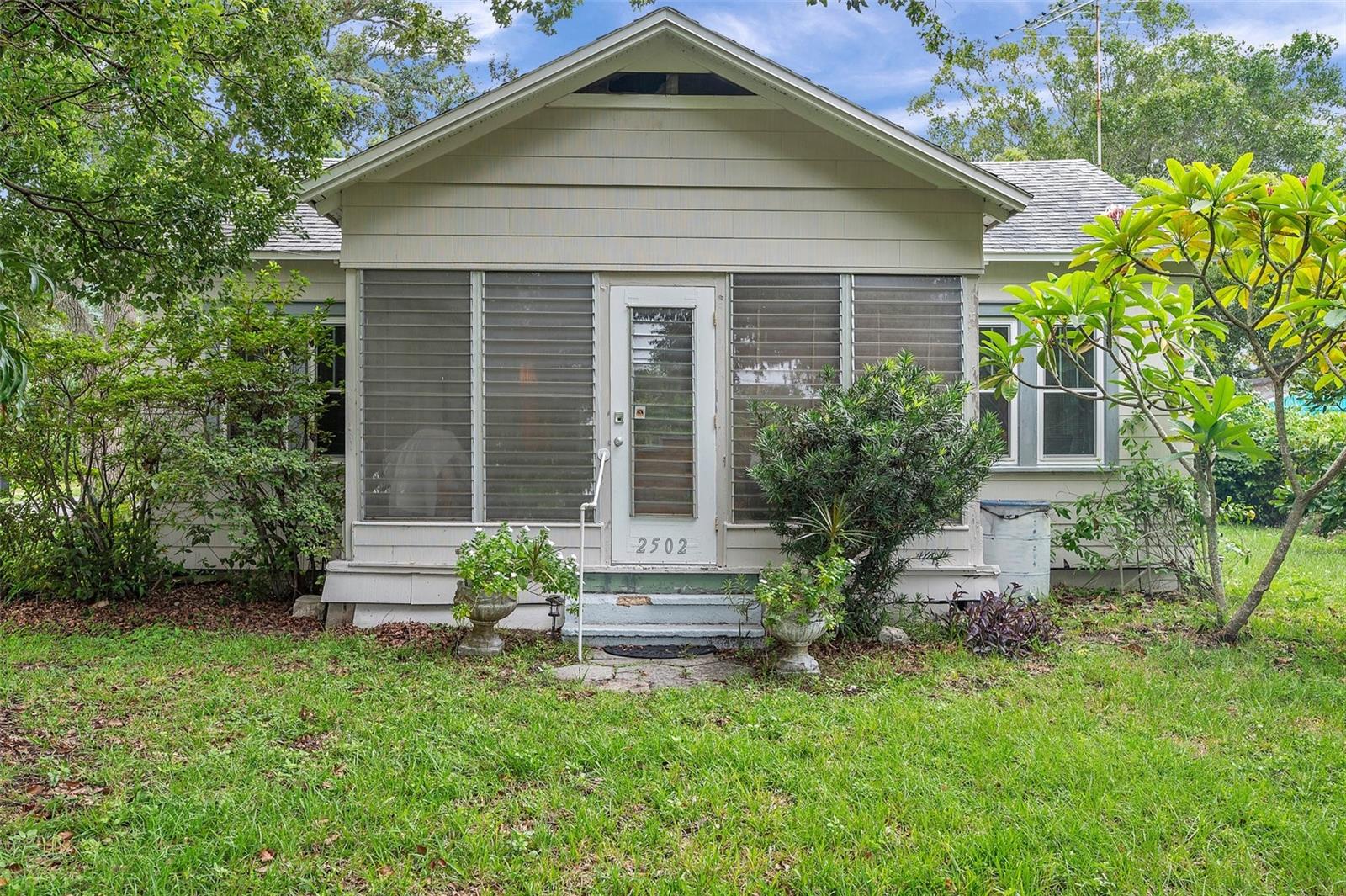 Image 3 of 28 For 2502 York Street S