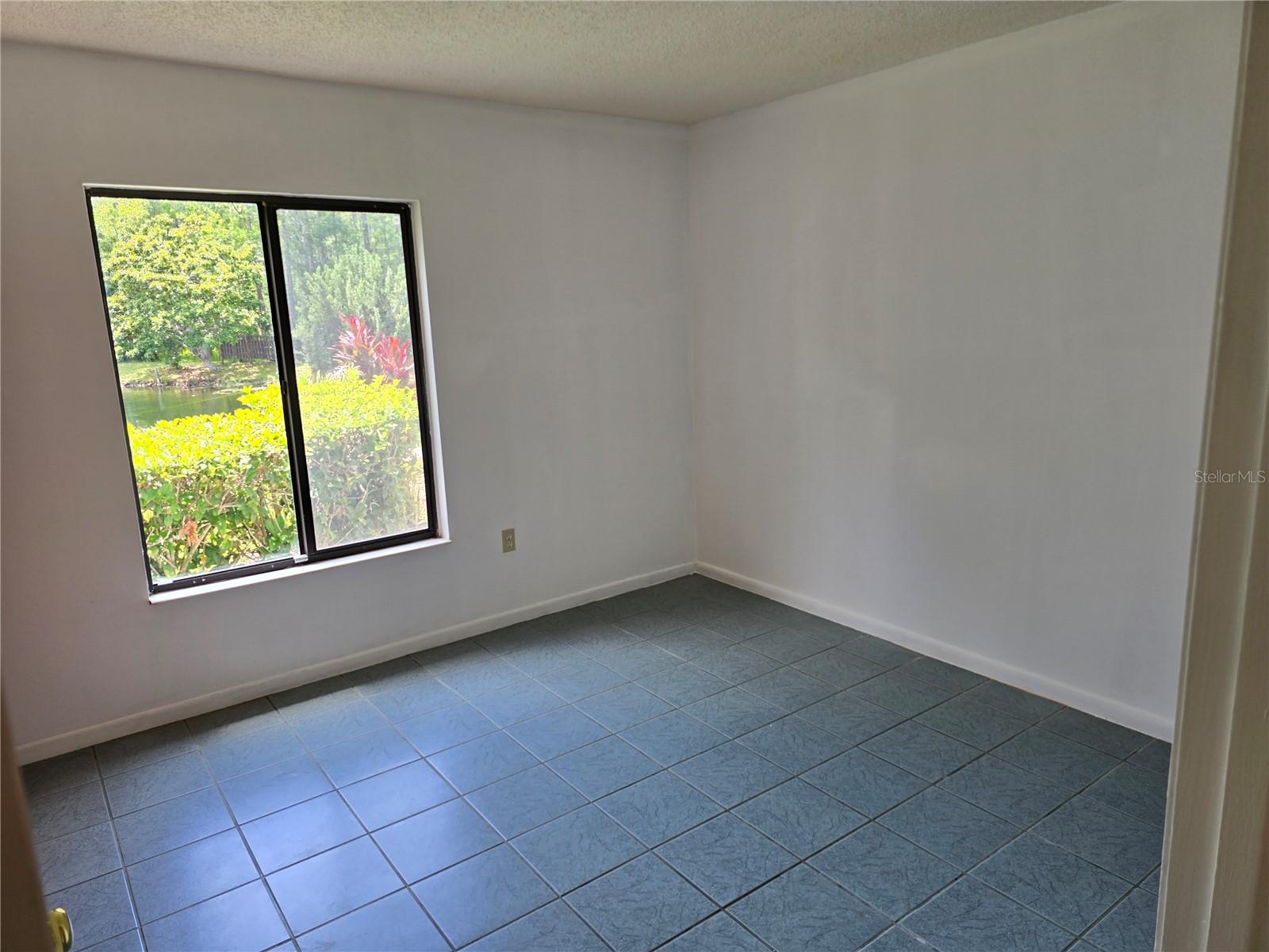 Image 14 of 32 For 1281 Pine Ridge Circle E B1