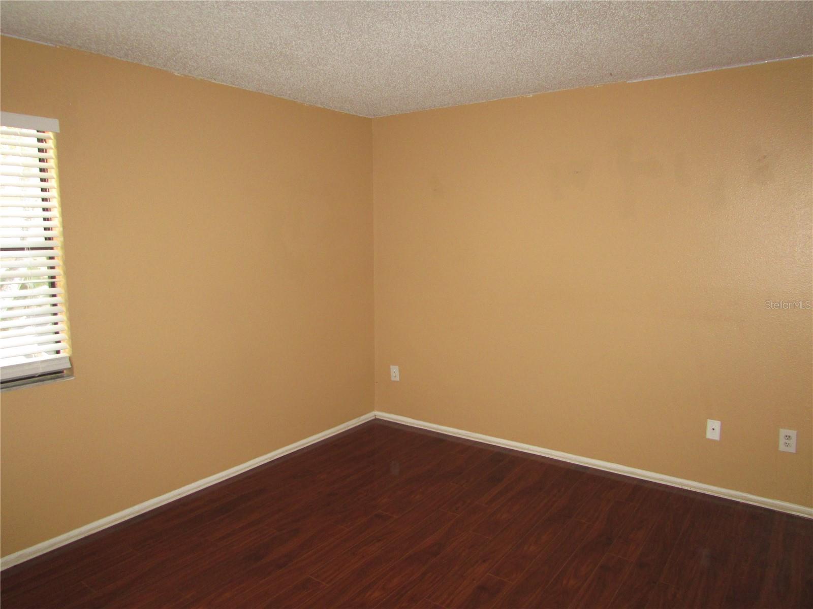 Image 16 of 26 For 10049 Lake Oak Circle
